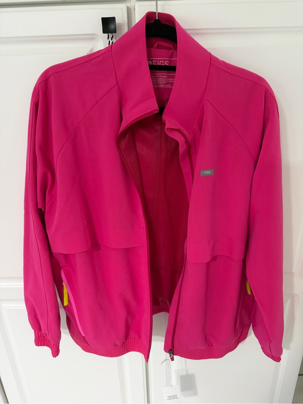 NWT FIGS Women's Shocking Pink Large Sydney Performance Scrubbing Jacket